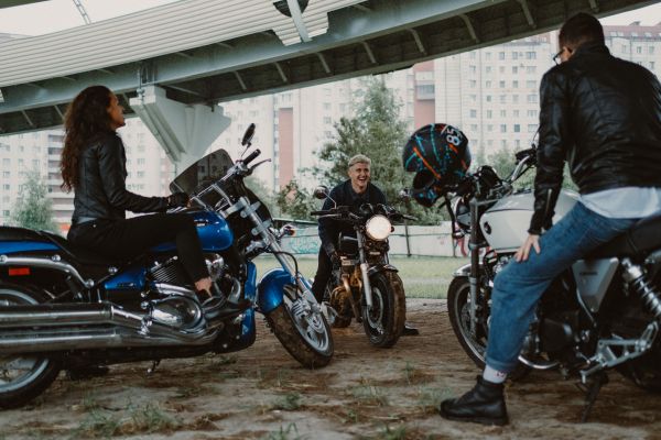 Comment créer une communauté en tant que motard débutant ?